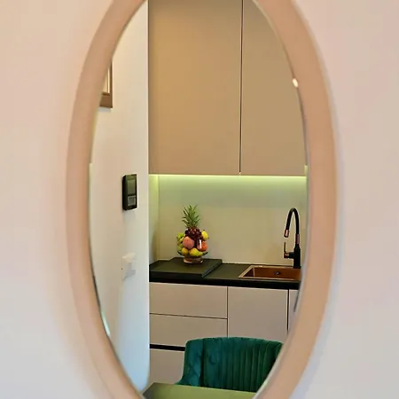 Luxury 17 Apartment