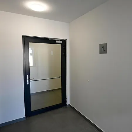 Luxury 17 Apartment