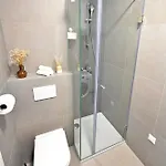 Luxury 17 Apartment